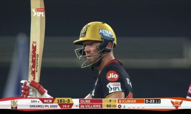 AB de Villiers hits 200th six for RCB