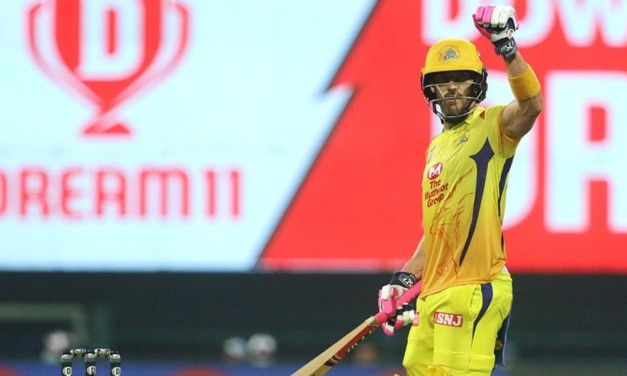 Faf du Plessis stars with match-winning half-century in IPL opener