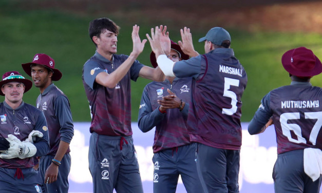 Duan Jansen bowls Dragons to victory