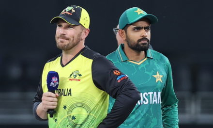 Australia hand Pakistan their first loss to reach final