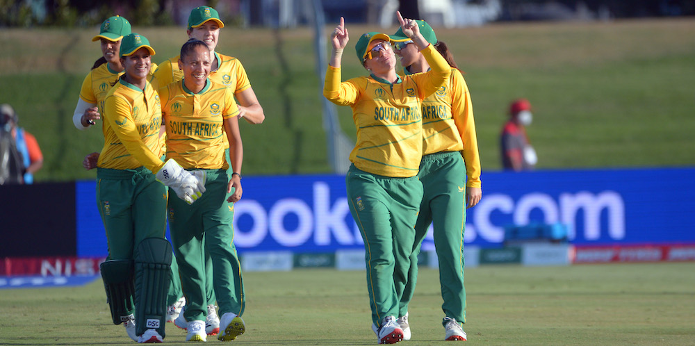 Proteas nervously edge out Pakistan with clutch finish