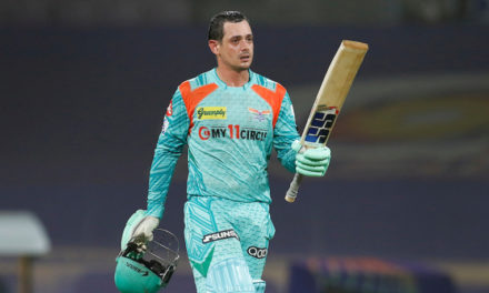 De Kock scores 140!