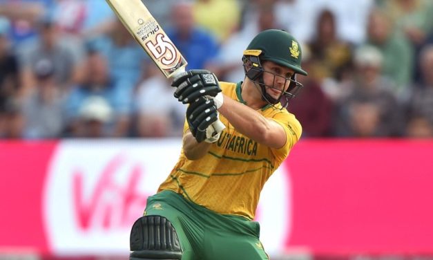 Robust Rossouw and headstrong Hendricks propel Proteas to 207