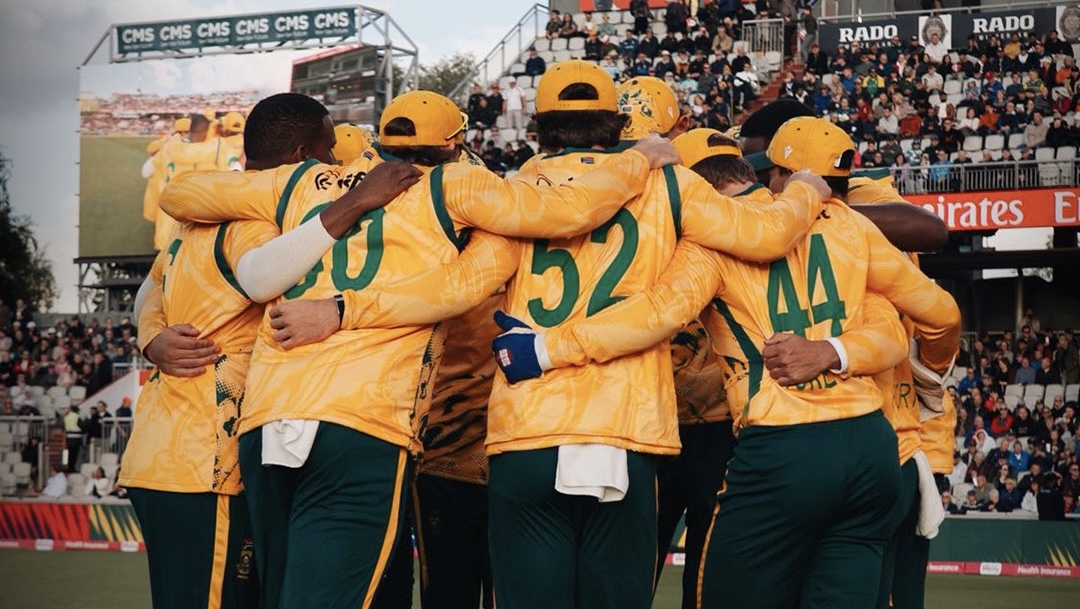 Records tumble as England blank Proteas in 2nd T20I