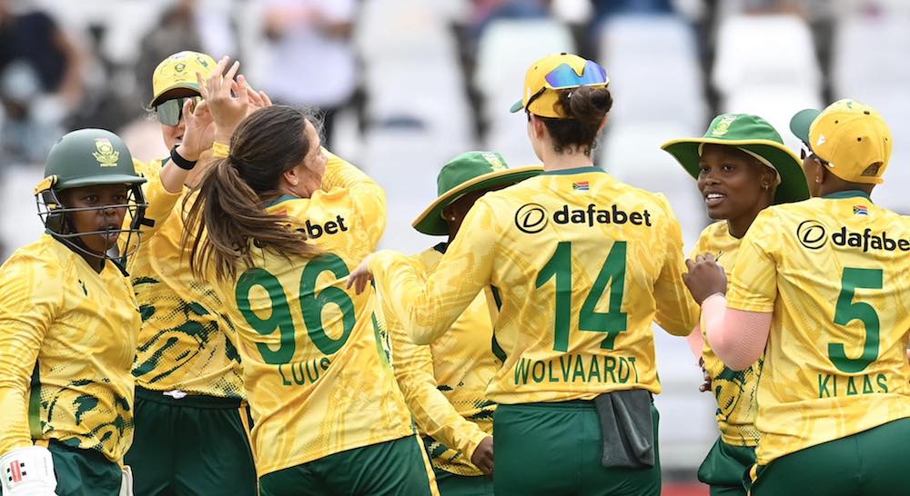 Proteas crush Ireland in 1st T20I at Newlands