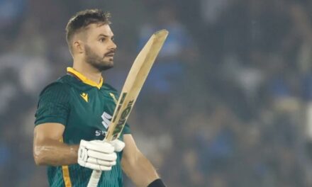 Proteas hunt down 359 and set up Saturday decider