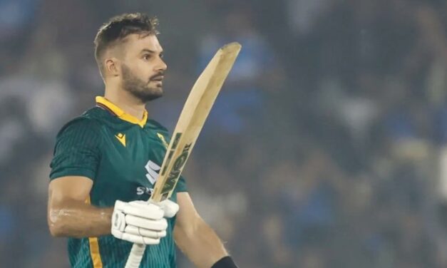 Proteas hunt down 359 and set up Saturday decider