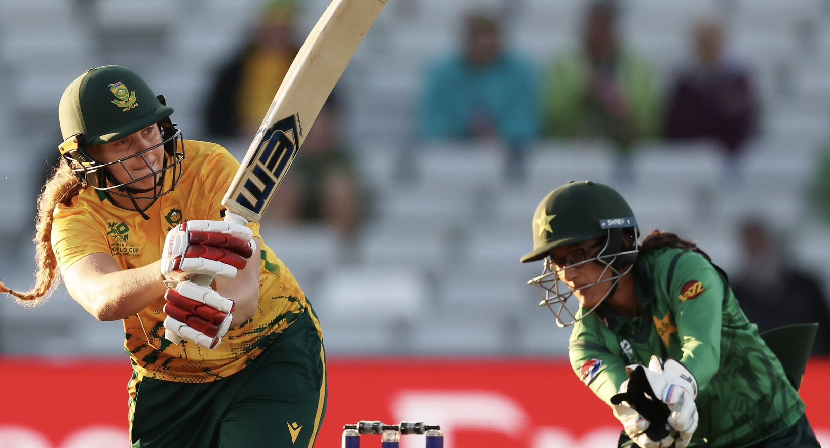 Dercksen, de Klerk Guide South Africa Past Pakistan Despite Late Wobble
